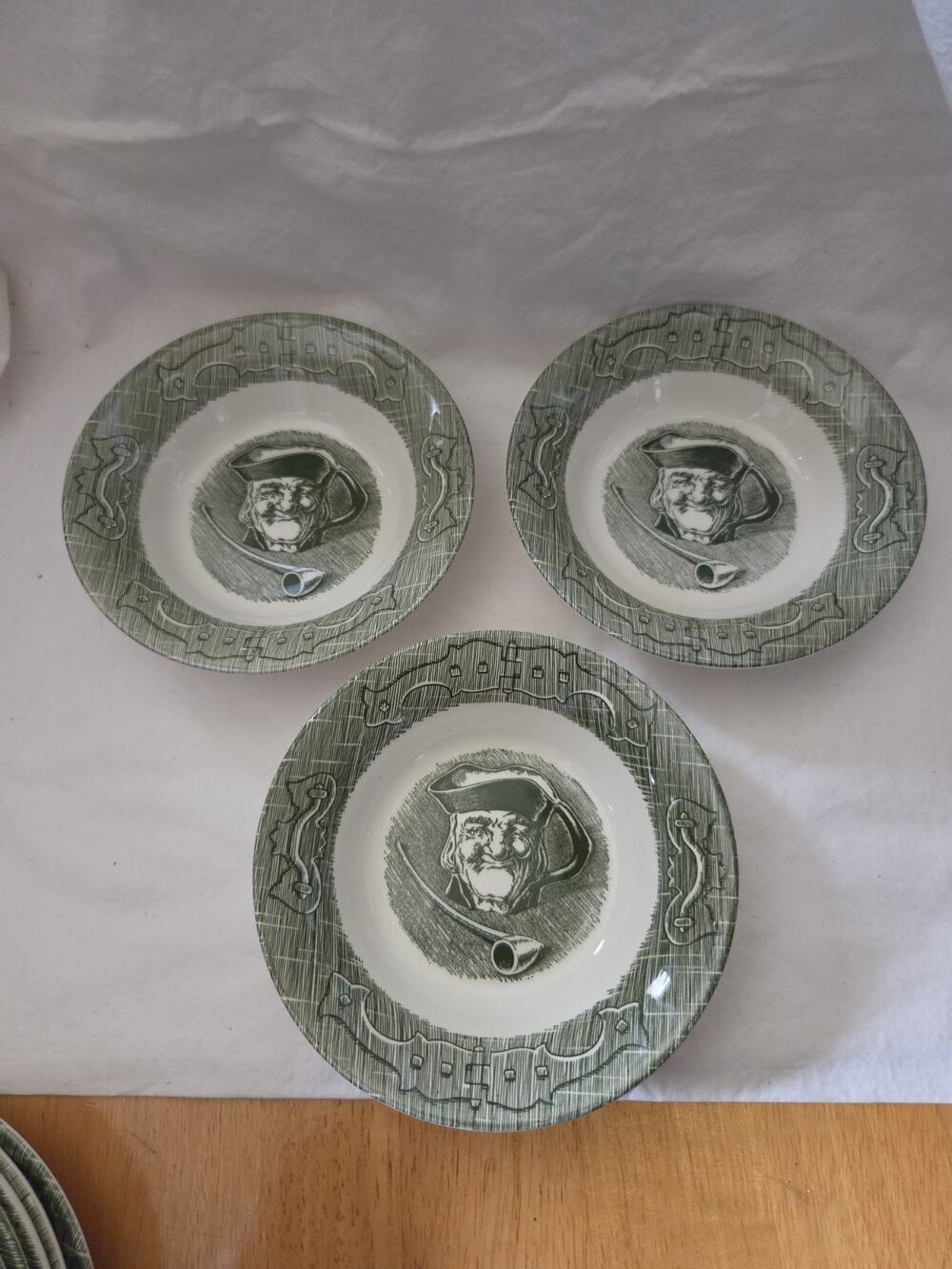 The Old Curiosity Shop by Royal FRUIT BOWLS Set of 3 Vintage USA